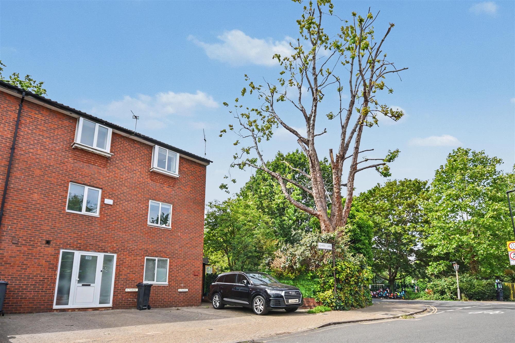 Fishers Lane - Picture 1