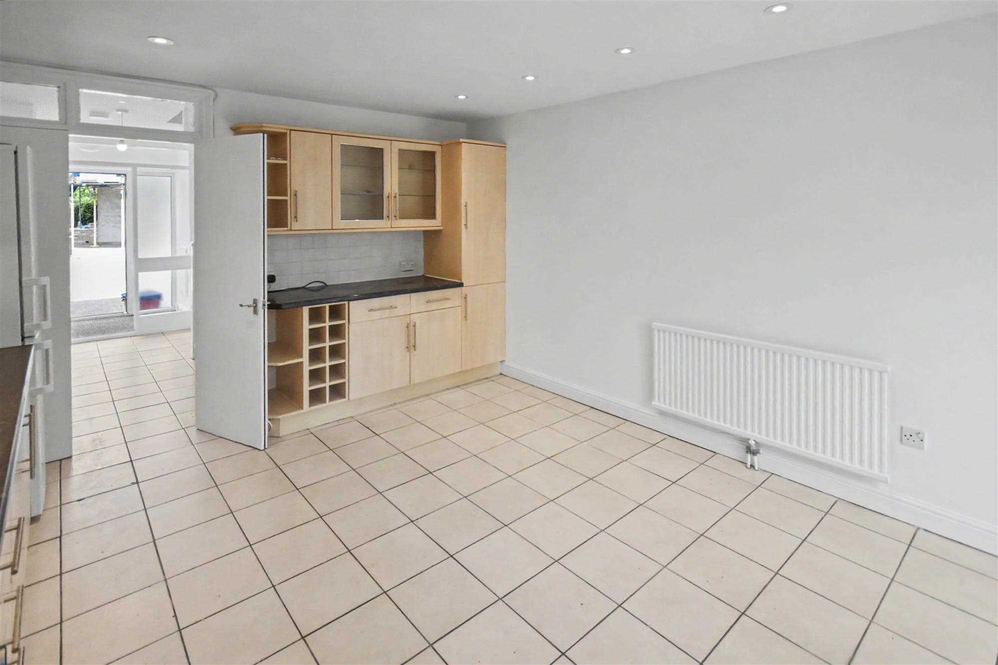 Fishers Lane - Picture 3