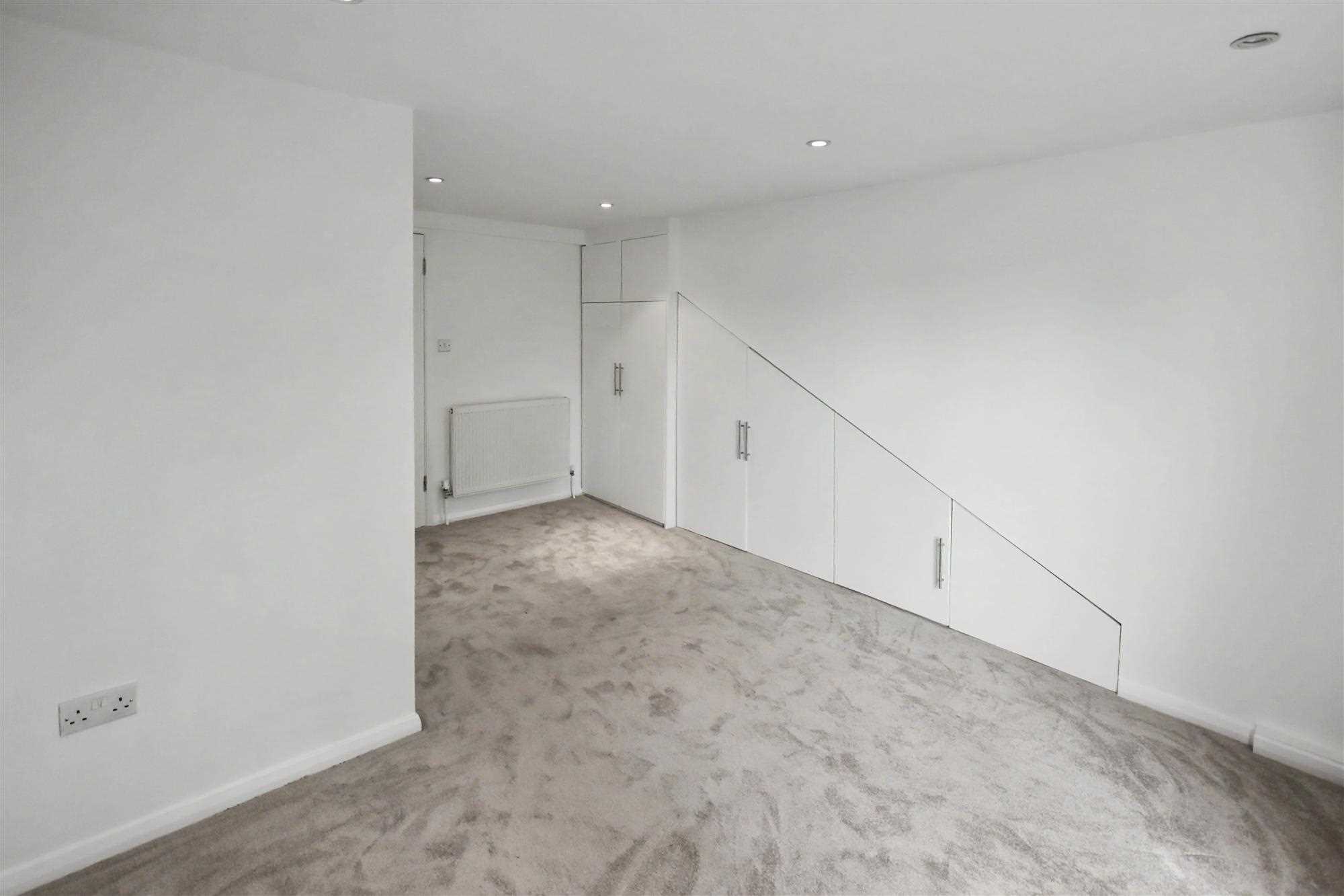 Fishers Lane - Picture 10