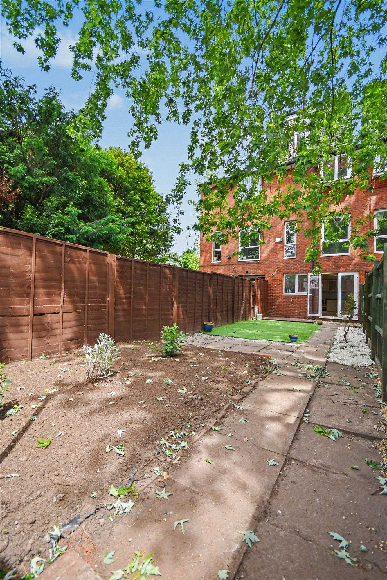 Fishers Lane - Picture 15