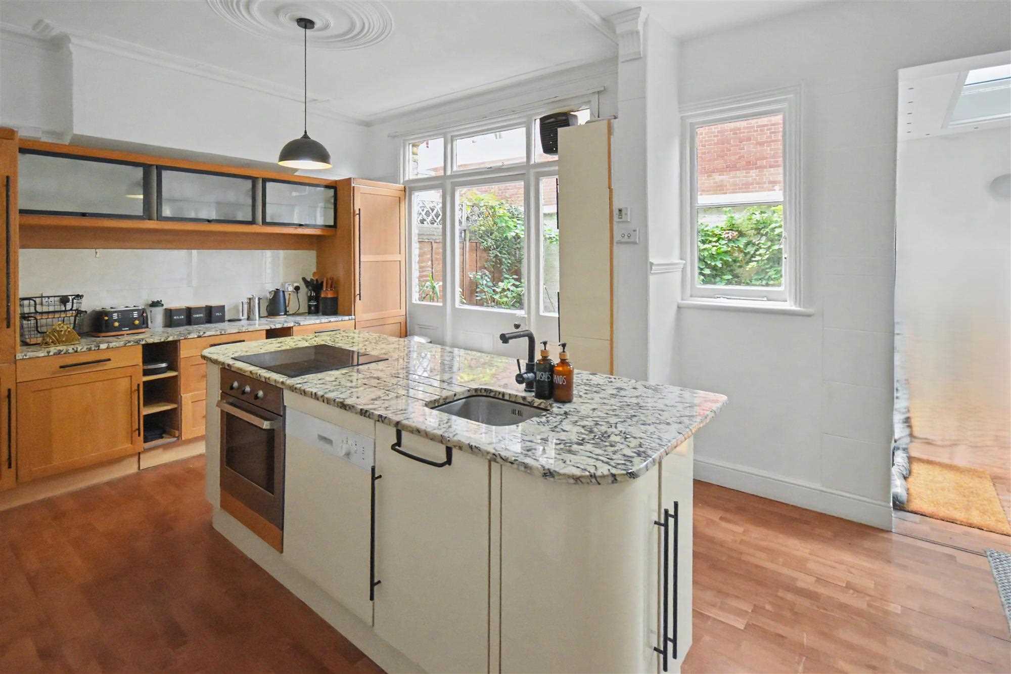 Merton Avenue - Picture 8