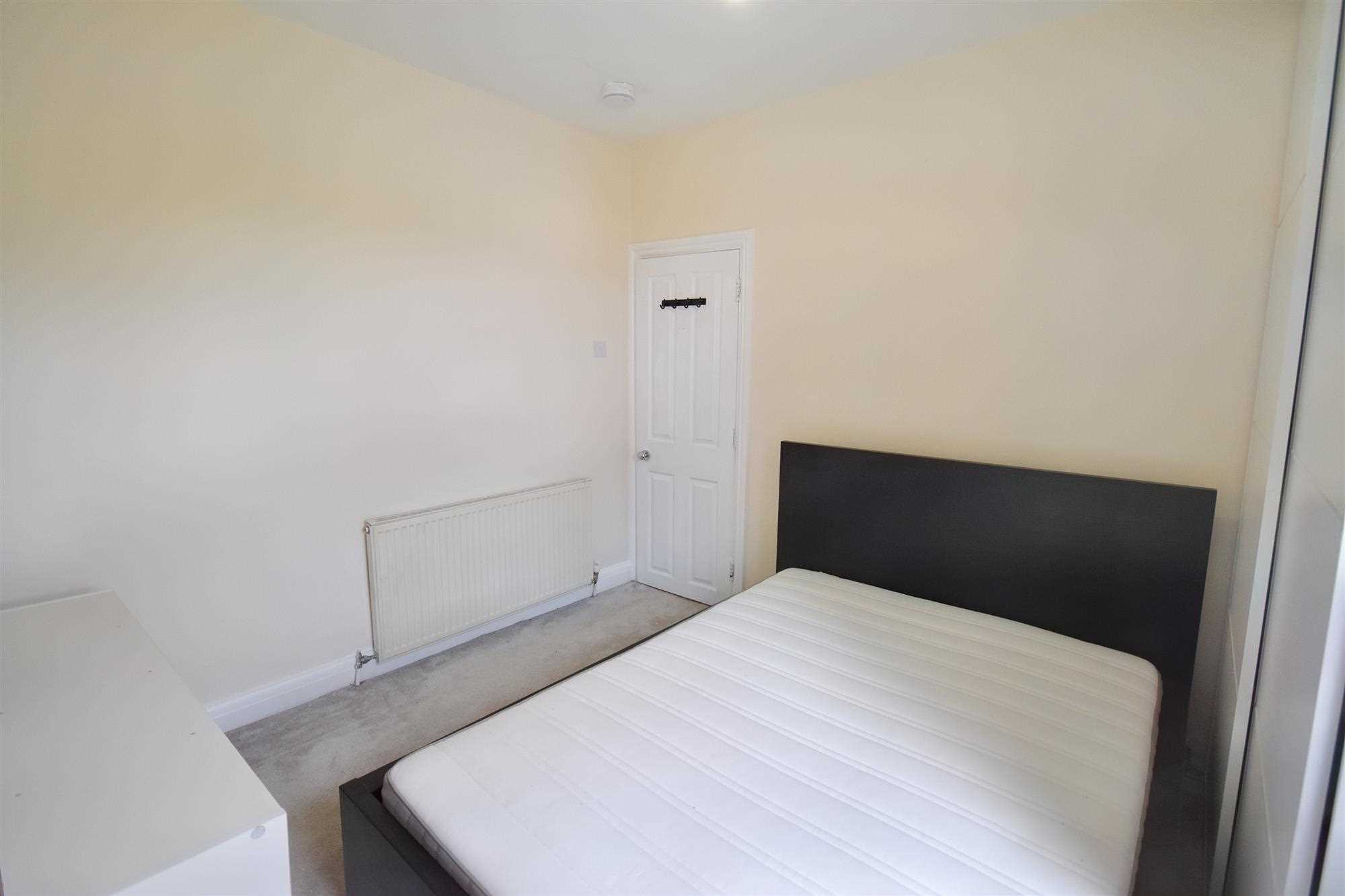 Petersfield Road - Picture 10