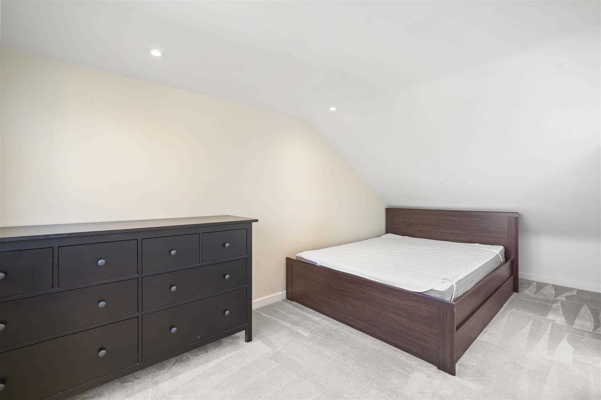Petersfield Road - Picture 6