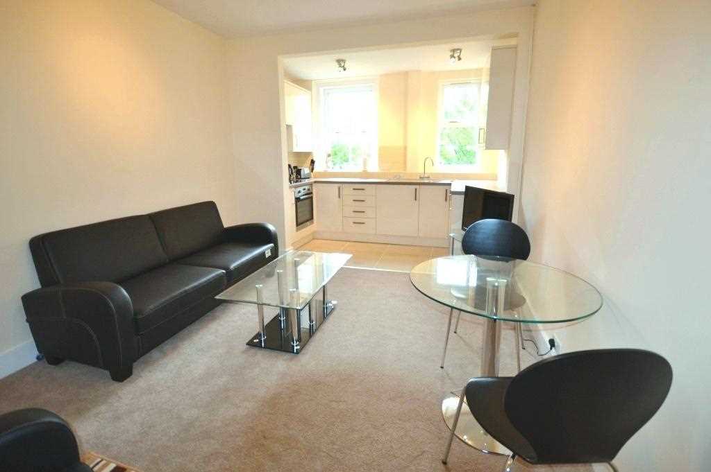 Dewsbury Court - Picture 2