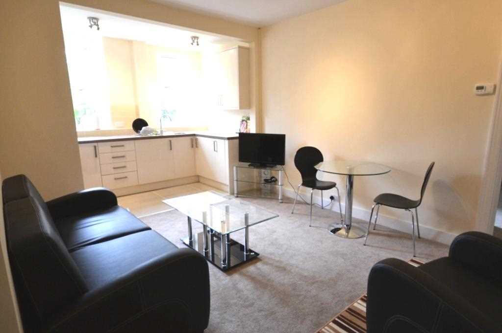 Dewsbury Court - Picture 3