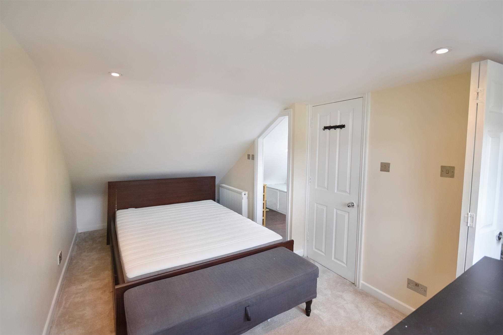 Petersfield Road - Picture 14