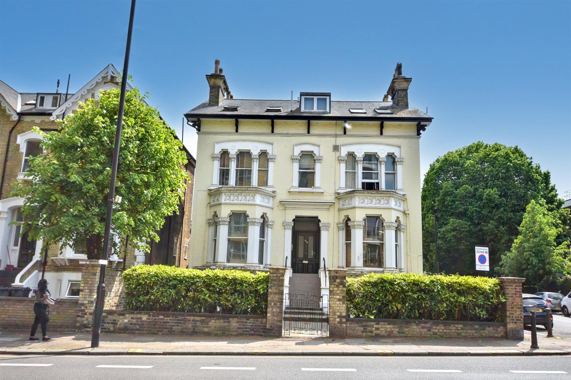 Chiswick High Road - Picture 1