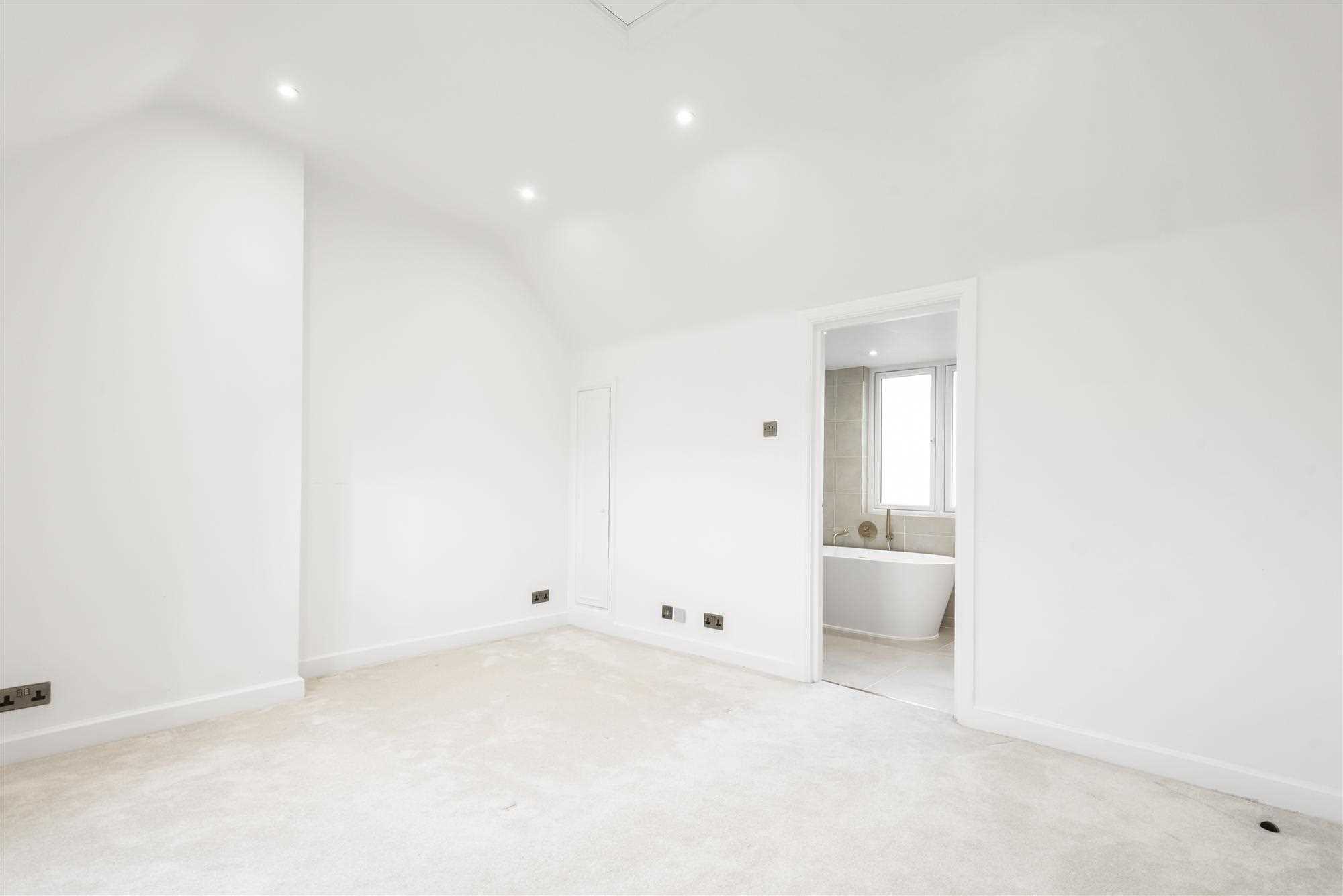 Chesterfield Road - Picture 22