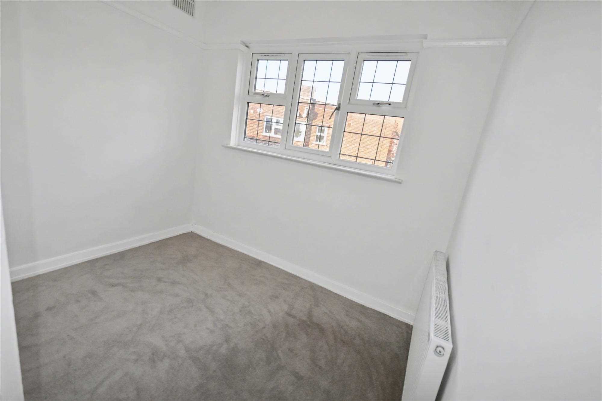 Fairlawn Avenue - Picture 6