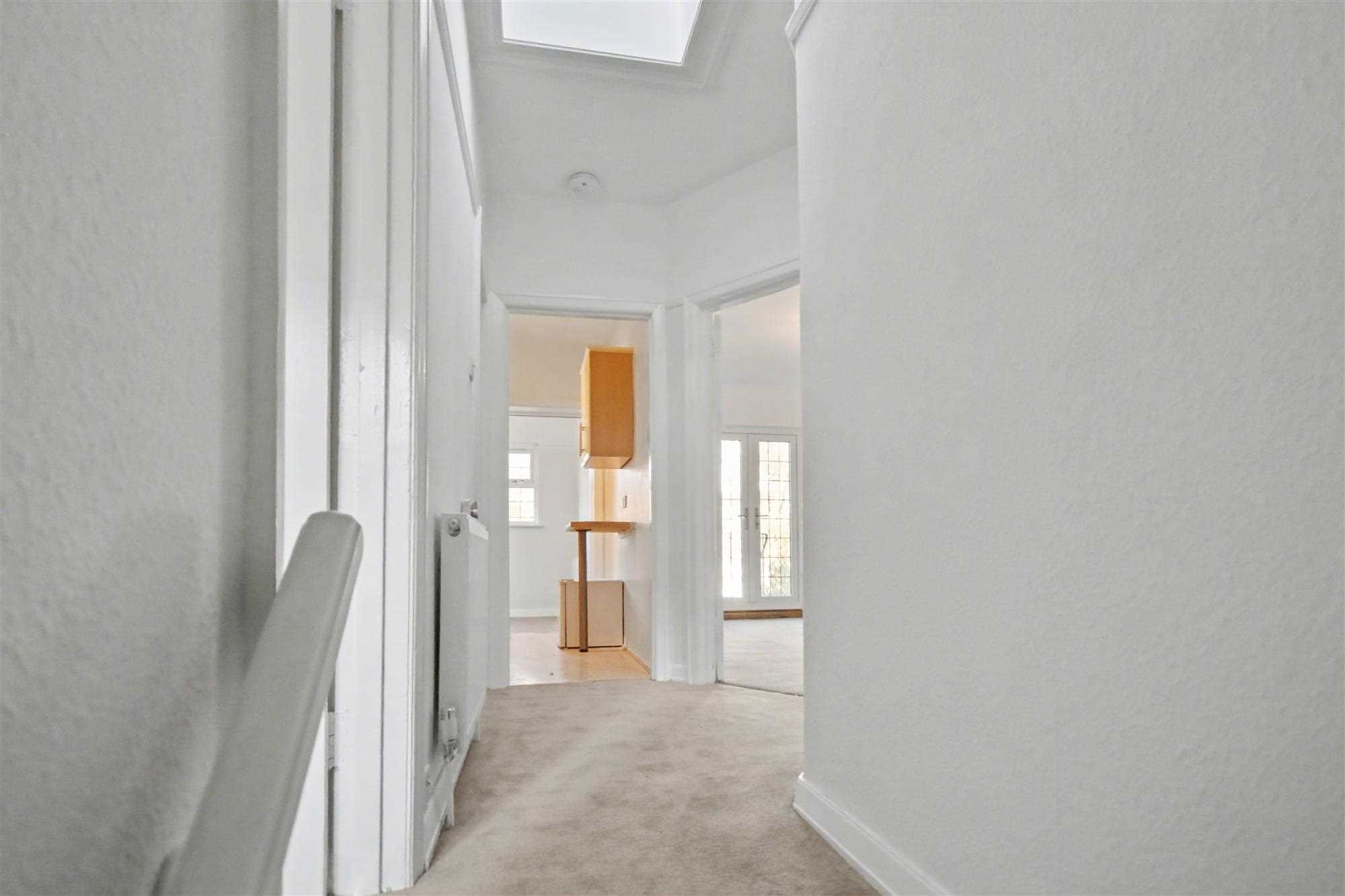 Fairlawn Avenue - Picture 15