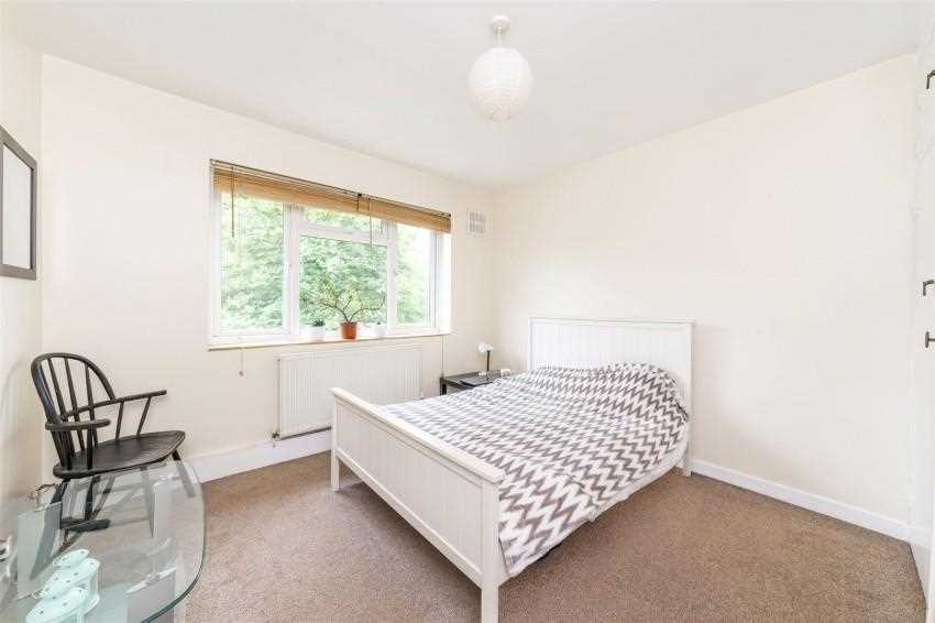 Cavendish Avenue - Picture 3