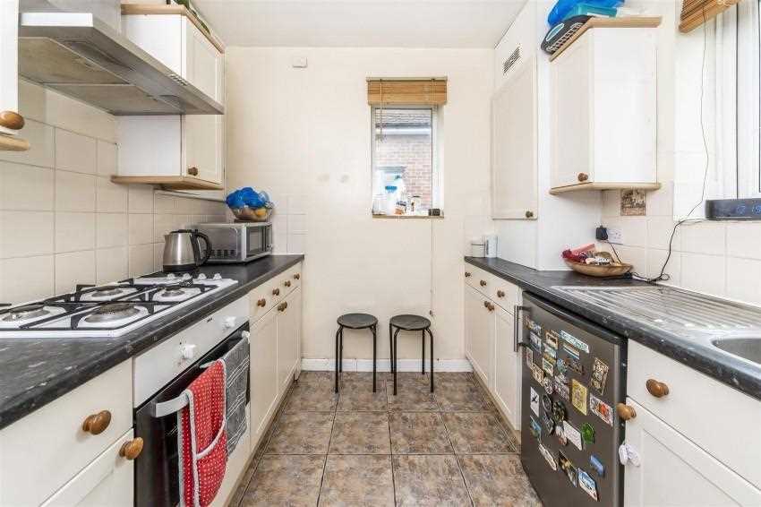 Cavendish Avenue - Picture 5