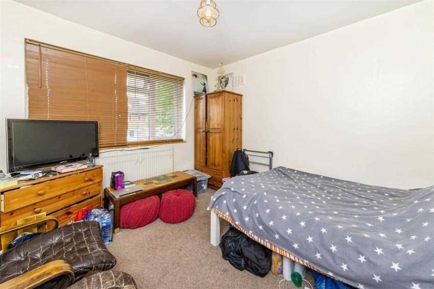 Cavendish Avenue - Picture 7