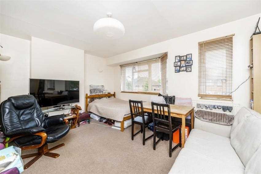 Cavendish Avenue - Picture 9