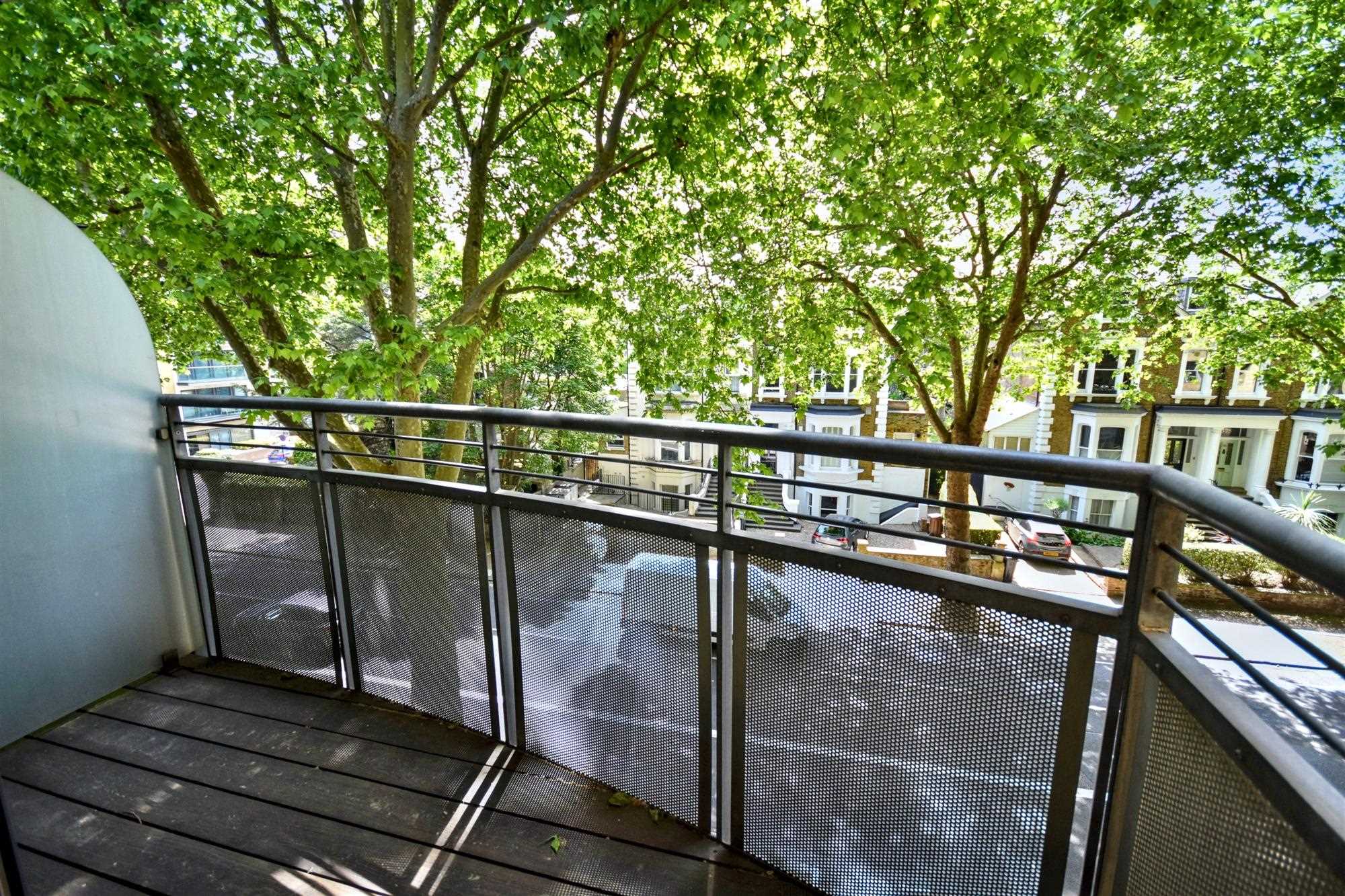 Chiswick High Road - Picture 11