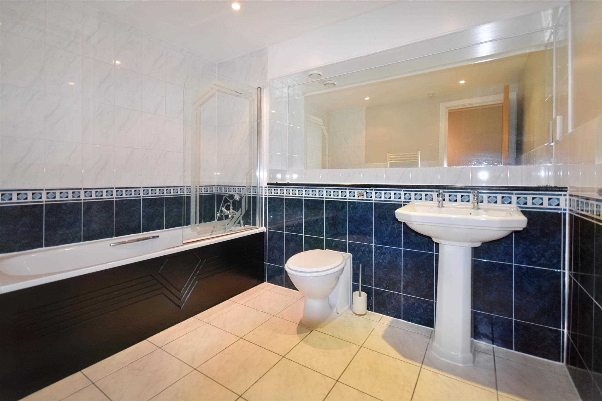 Chiswick High Road - Picture 8